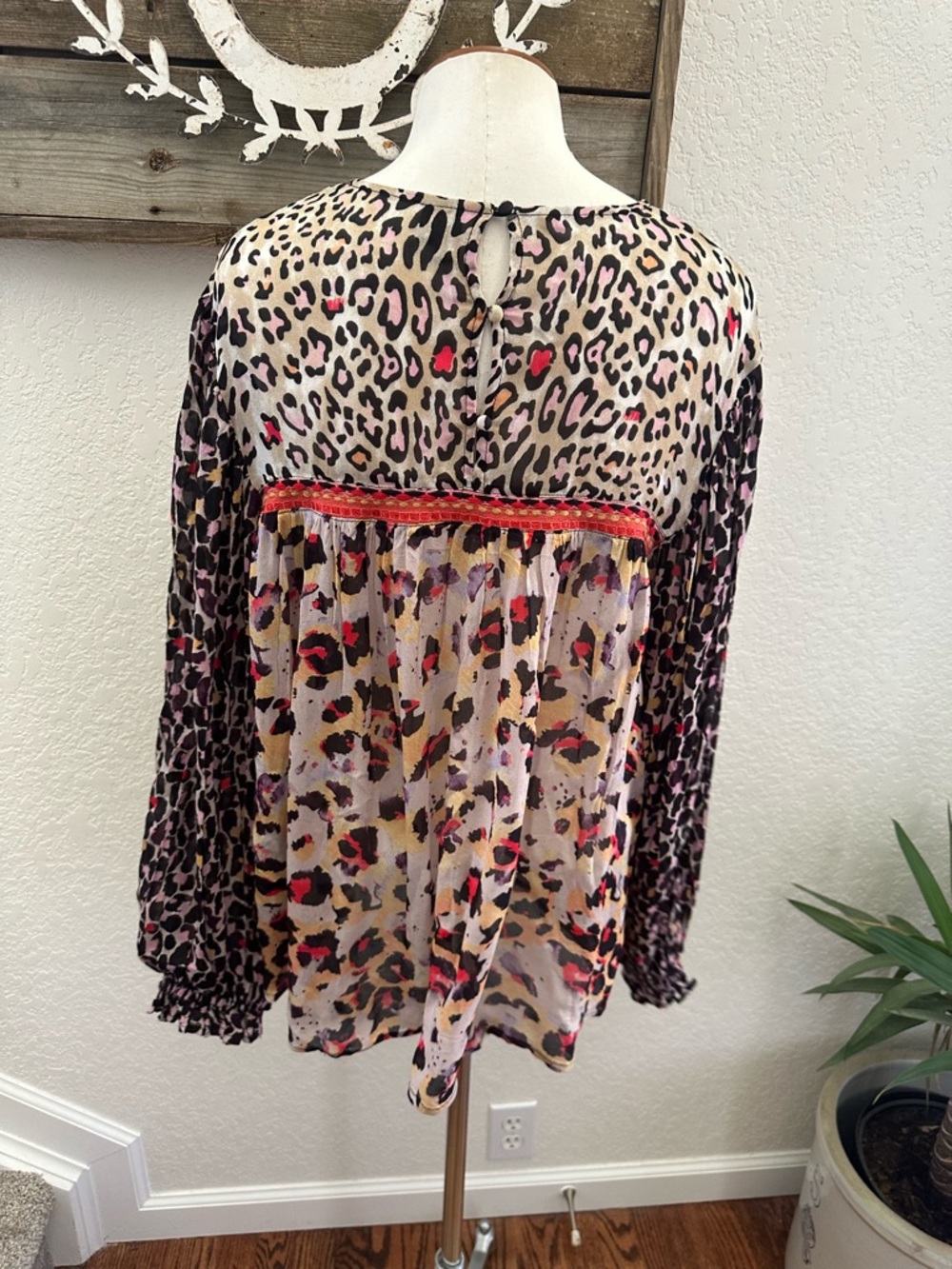 Anthropologie Bl^nk London Joelle Leopard Print Long-Sleeve Animal Print Top L - Picture 3 of 9